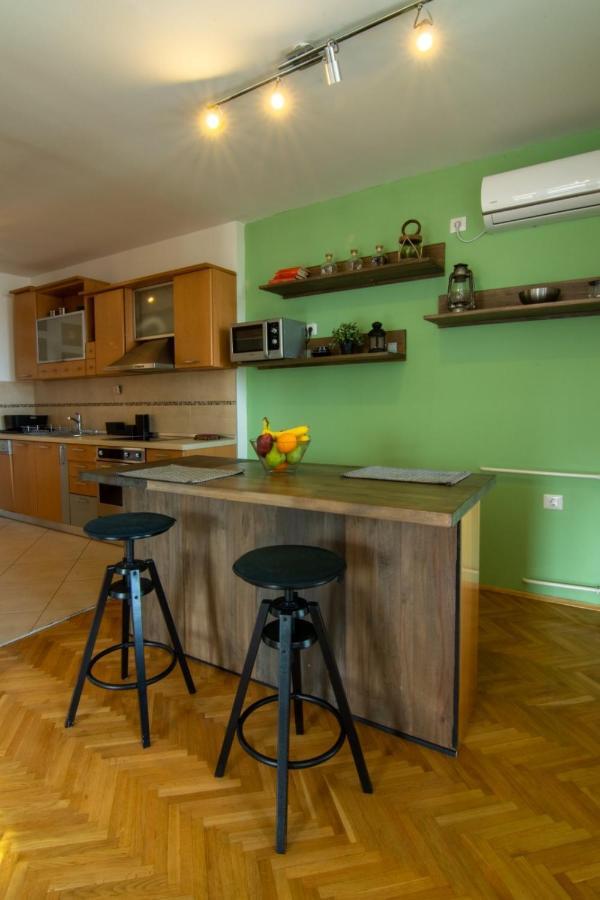Green Paradise Square Apartment Escópia Exterior foto